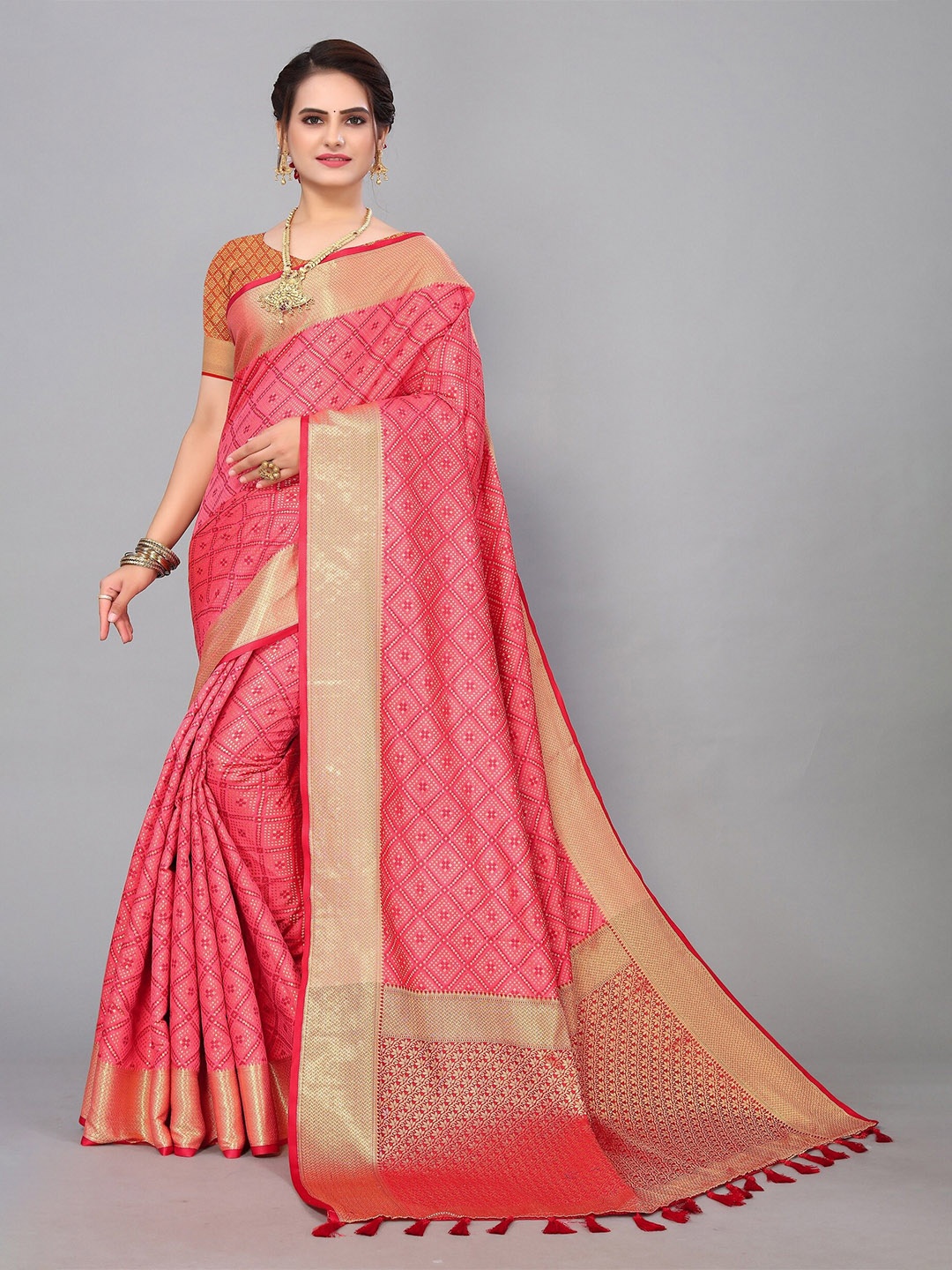 

VEDANT VASTRAM Woven Design Zari Patola Saree, Peach