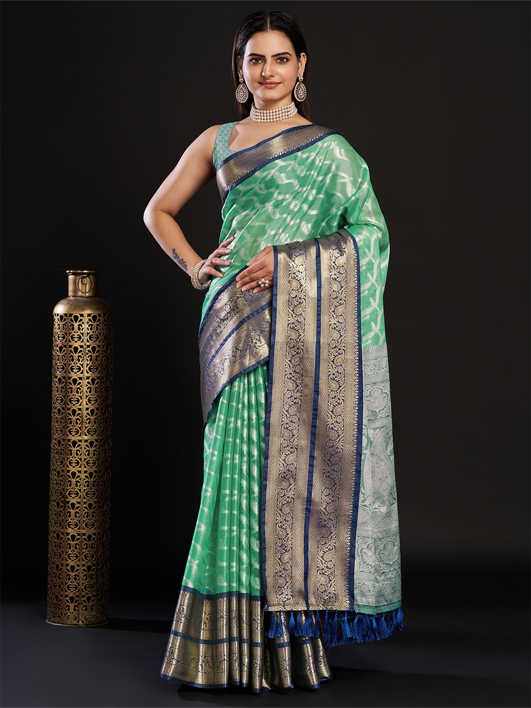 

VEDANT VASTRAM Floral Zari Banarasi Saree, Turquoise blue