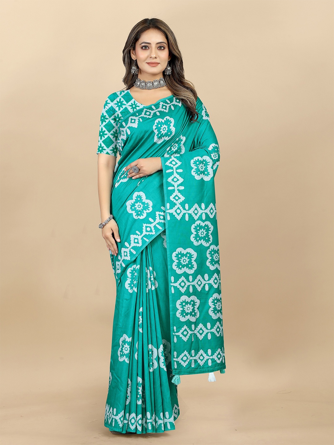 

VEDANT VASTRAM Batik Printed Satin Saree, Teal