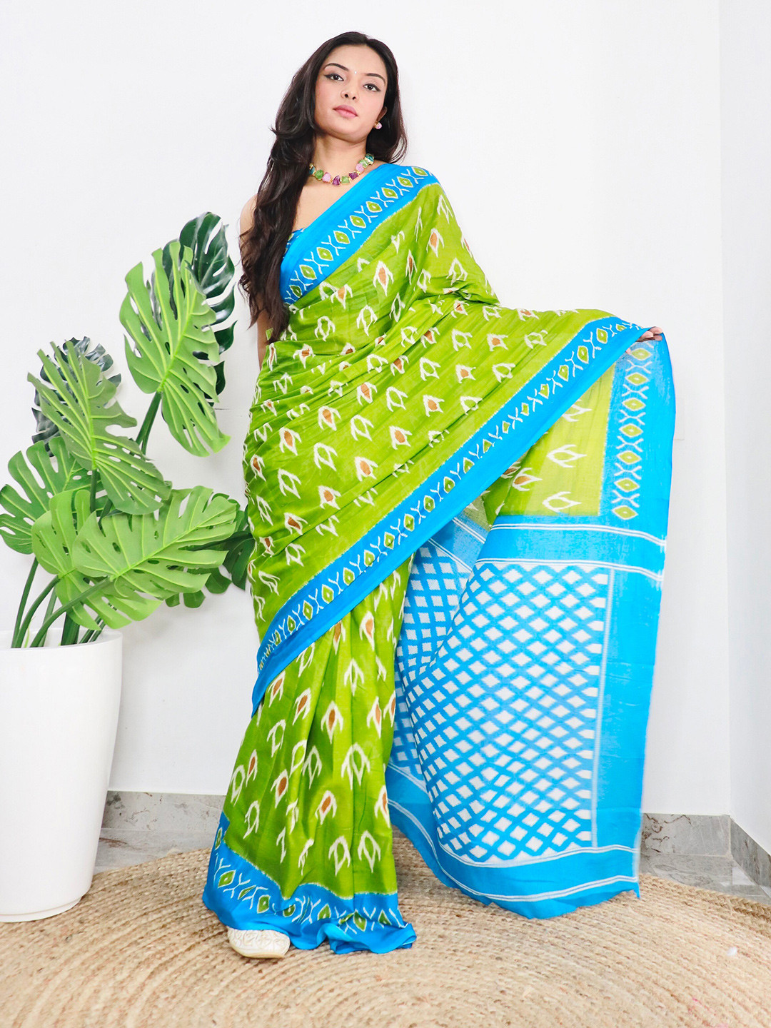 

VEDANT VASTRAM Ethnic Motifs Pure Cotton Block Print Saree, Lime green
