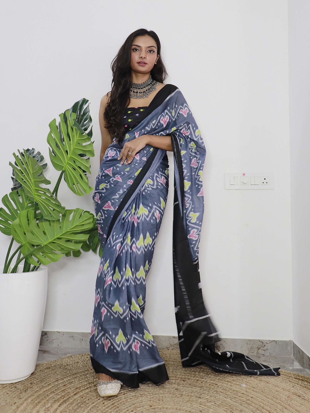 

VEDANT VASTRAM Ethnic Motifs Pure Cotton Block Print Saree, Grey
