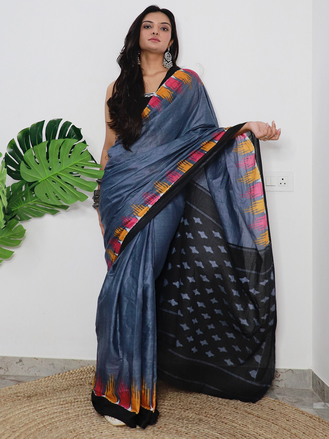 

VEDANT VASTRAM Pure Cotton Block Print Saree, Grey