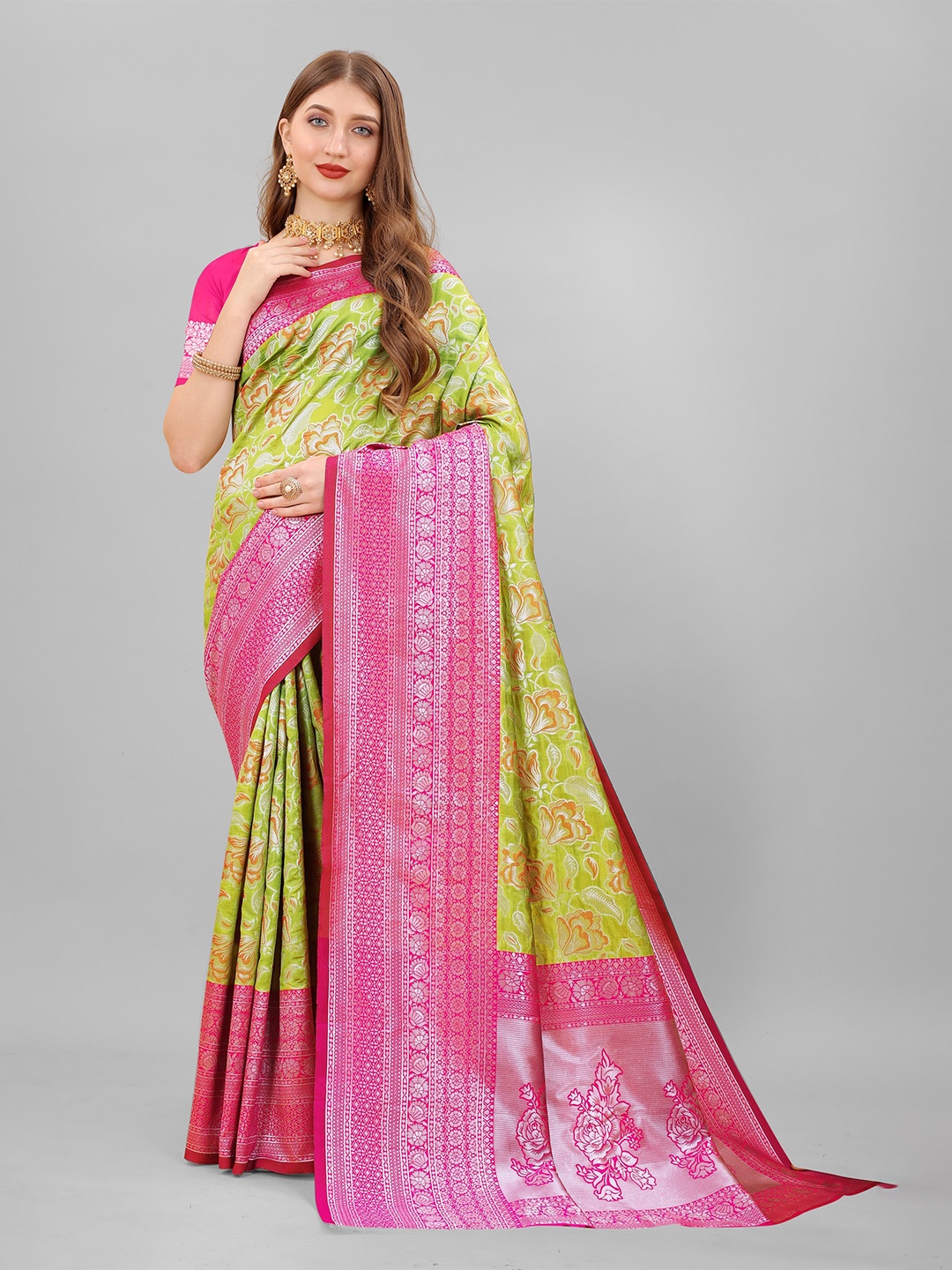 

VEDANT VASTRAM Floral Zari Banarasi Saree, Lime green