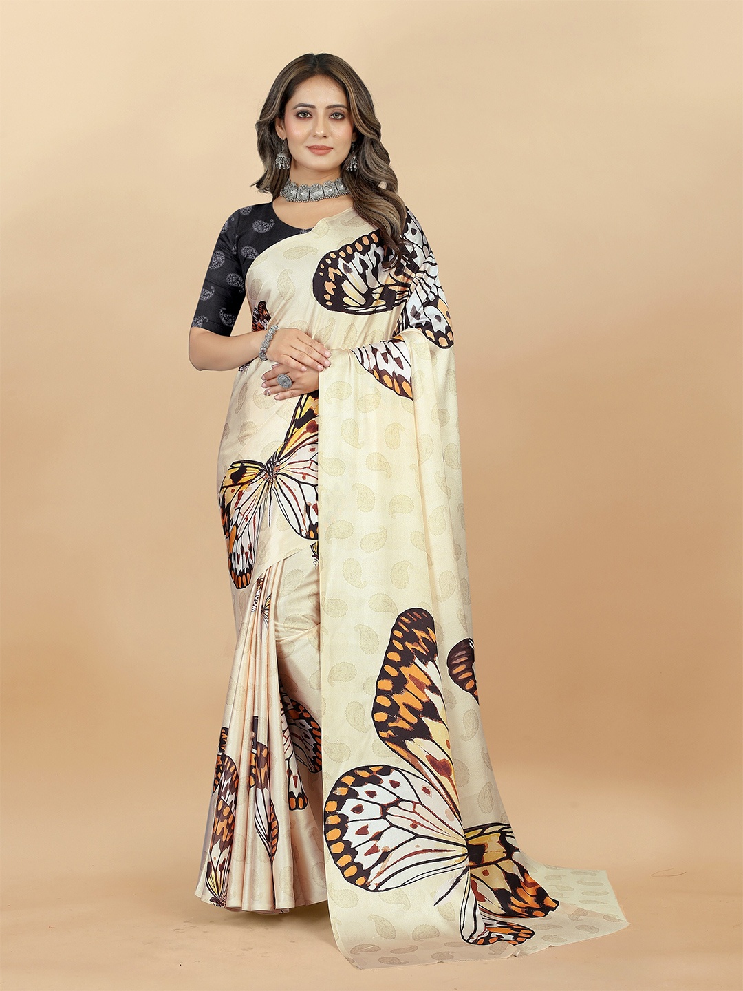 

VEDANT VASTRAM Ethnic Motifs Satin Saree, Cream