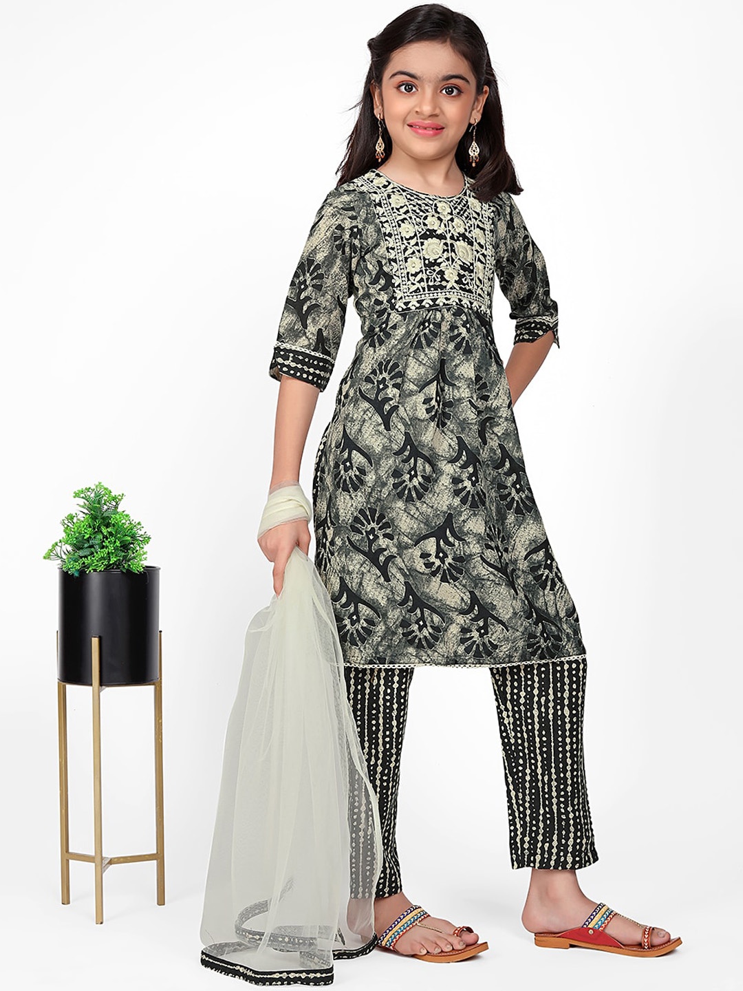 

BAESD Girls Floral Printed Embroidery Worked Cotton Regular Kurta with Trousers & Dupatta, Black