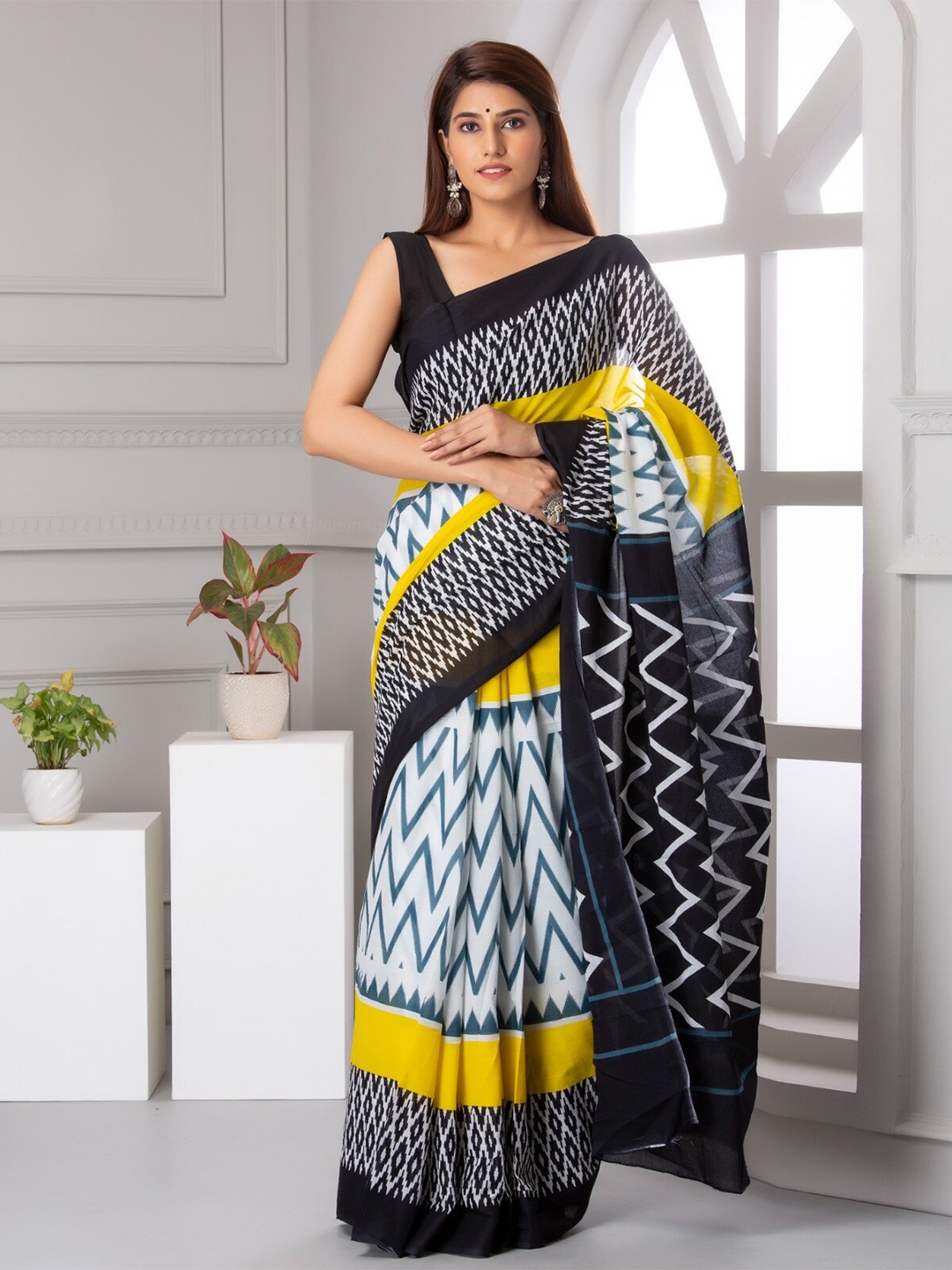 

JALTHER Geometric Printed Pure Cotton Block Print Saree, Yellow