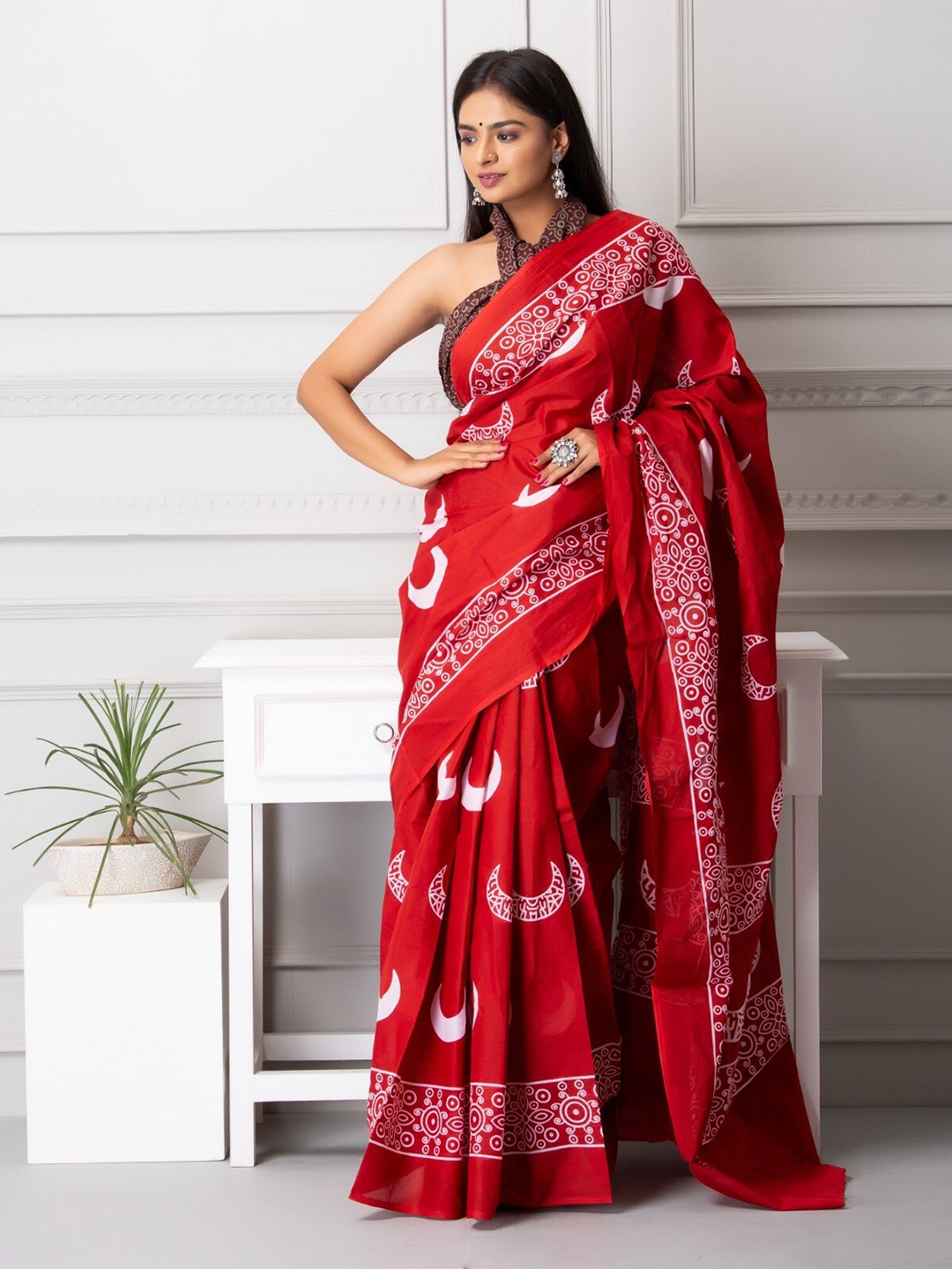 

JALTHER Batik Printed Pure Cotton Block Print Saree, Red