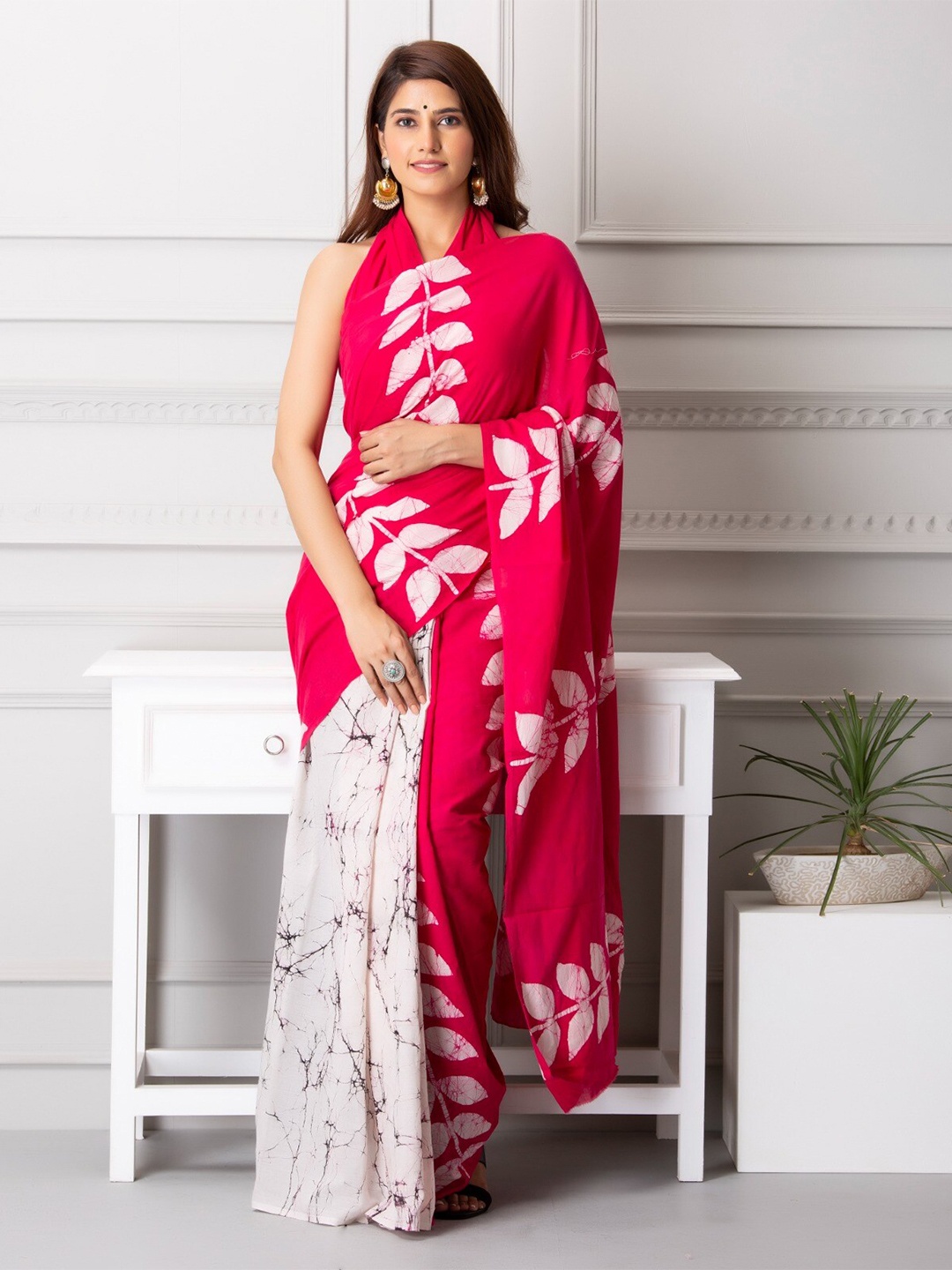 

JALTHER Batik Printed Pure Cotton Block Print Saree, Pink