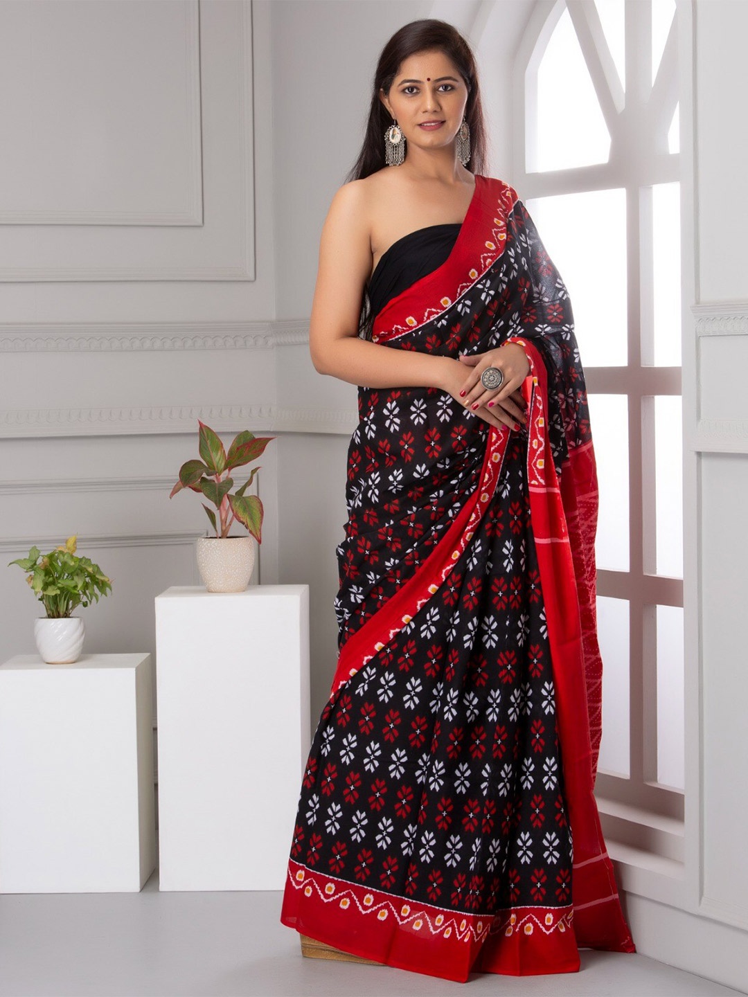 

JALTHER Floral Printed Pure Cotton Block Print Saree, Black