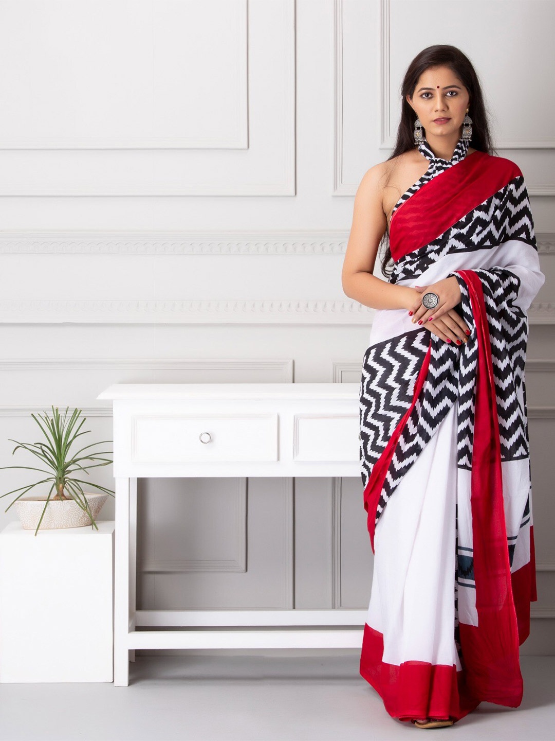 

JALTHER Ethnic Motifs Pure Cotton Block Print Saree, Red