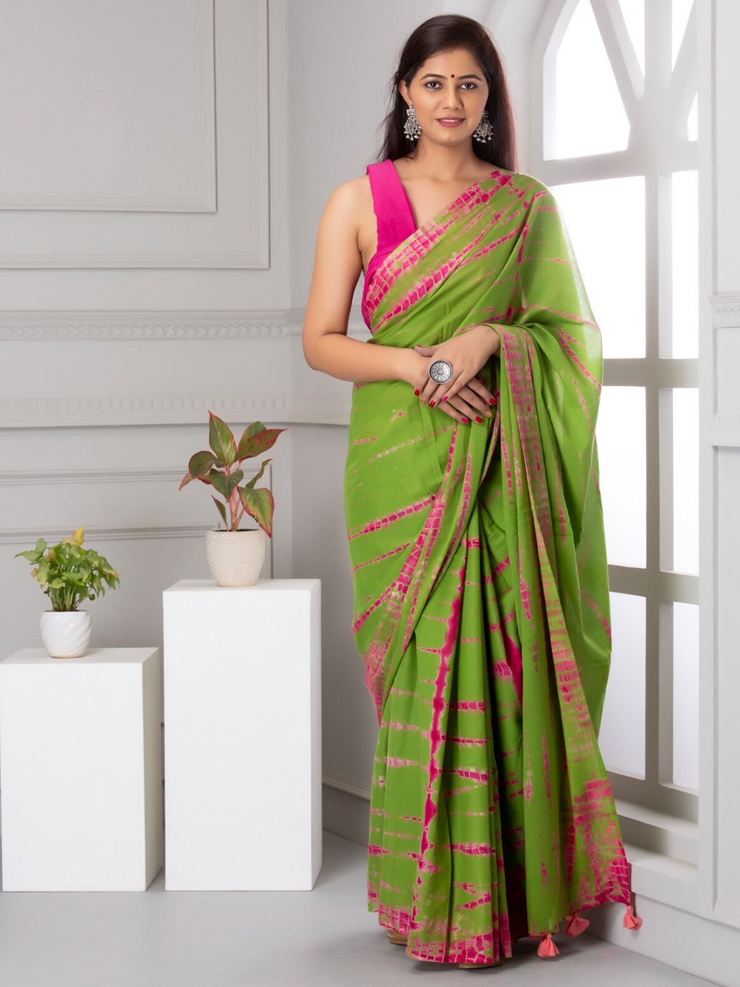 

JALTHER Tie and Dye Printed Pure Cotton Block Print Saree, Green