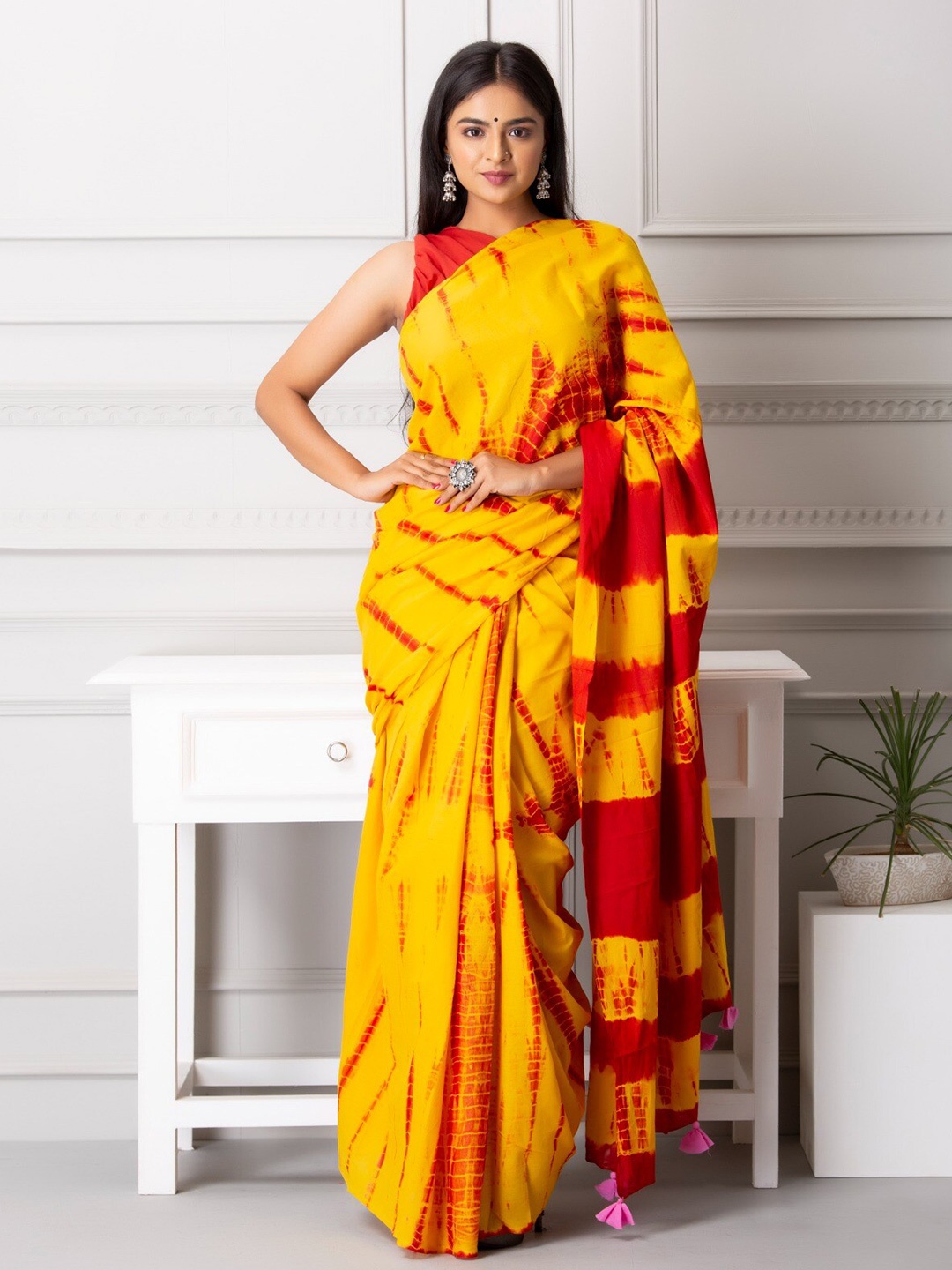 

JALTHER Tie and Dye Dyed Pure Cotton Block Print Saree, Yellow