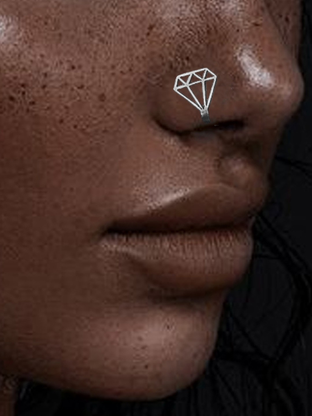 

Goldnera 925 Sterling Silver Silver-Plated Diamond Shaped Stud Nosepin