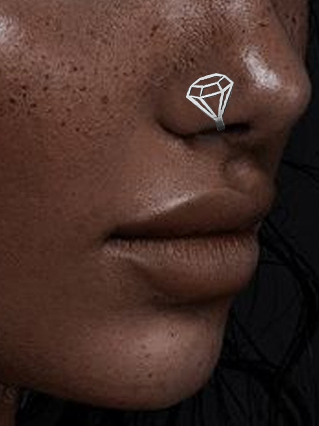 

Goldnera 925 Sterling Silver Silver-Plated Diamond Shaped Stud Nosepin