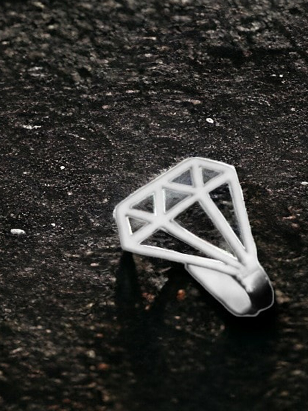 

Goldnera 925 Sterling Silver Silver-Plated Diamond Shaped Stud Nosepin