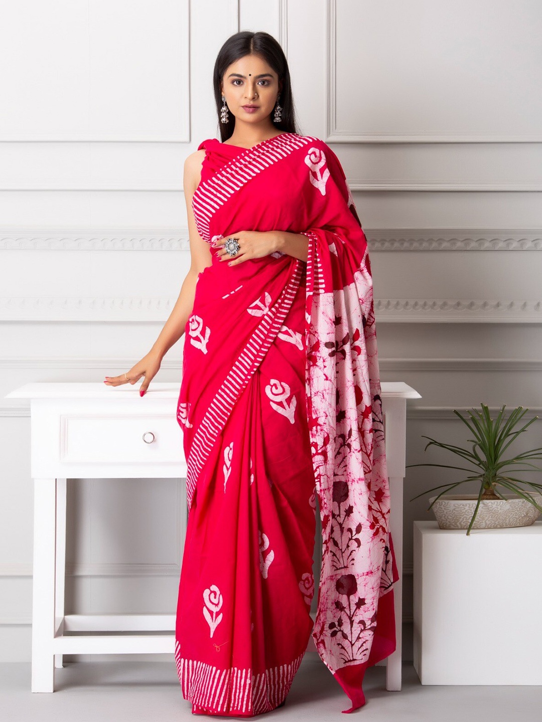 

KIAARON Batik Printed Pure Cotton Block Print Saree, Pink
