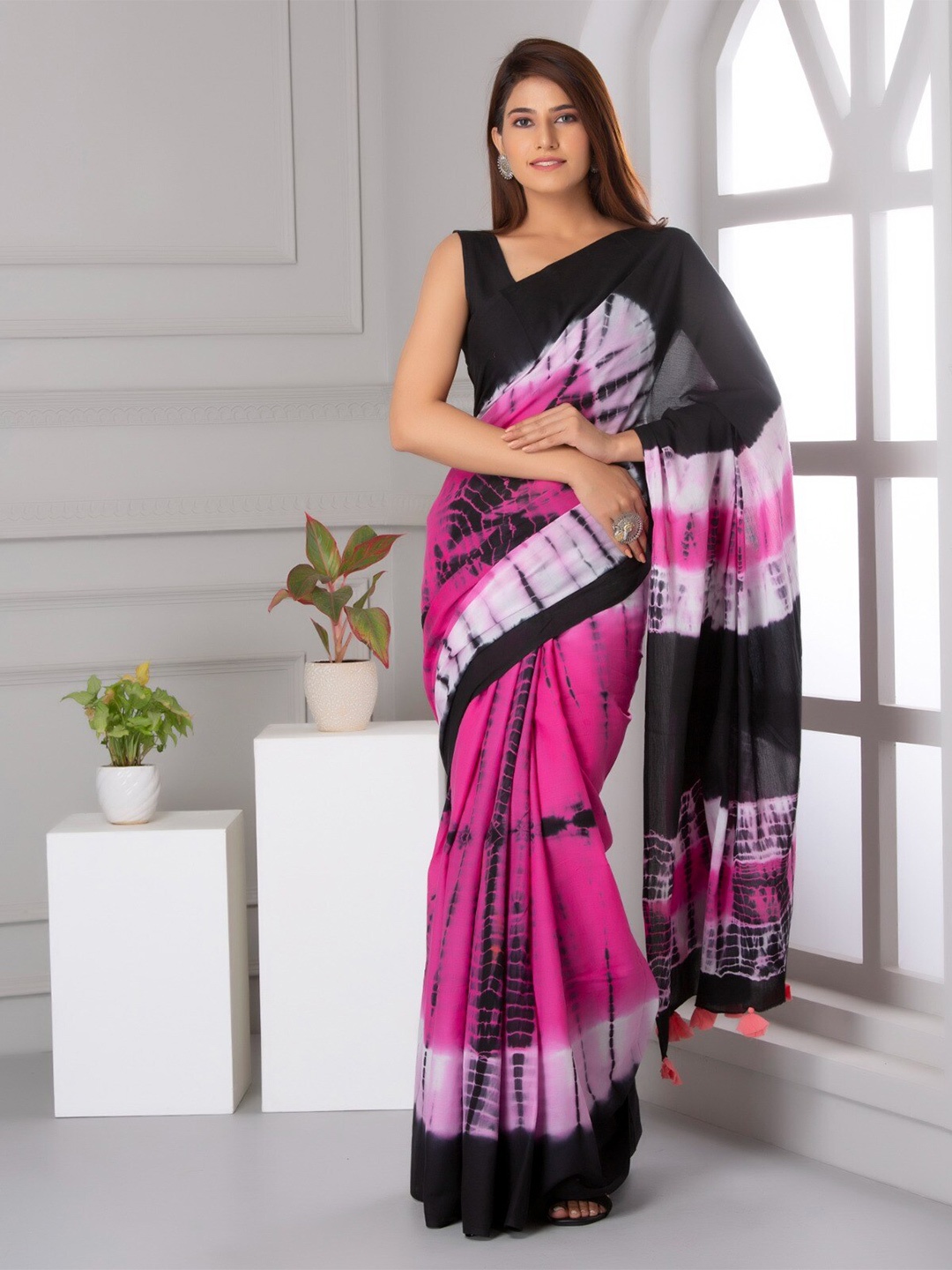 

KIAARON Tie and Dye Pure Cotton Block Print Saree, Purple