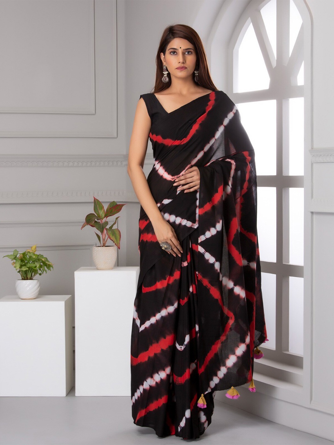 

KIAARON Tie and Dye Pure Cotton Block Print Saree, Black