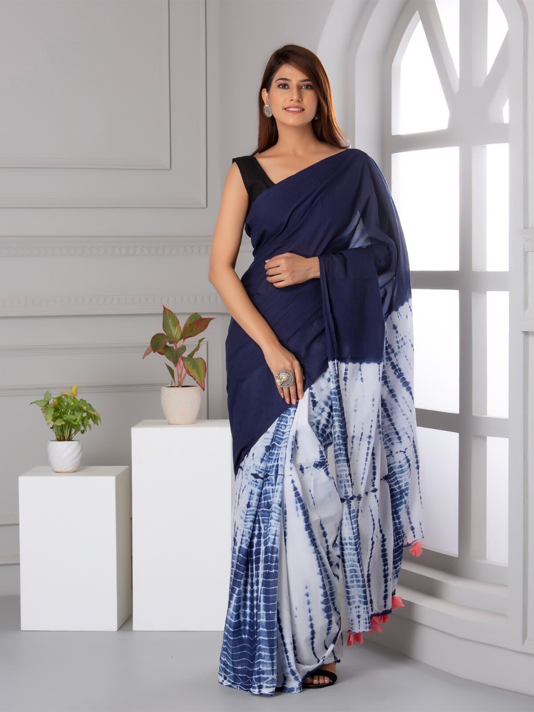 

KIAARON Tie and Dye Pure Cotton Half and Half Block Print Saree, Blue