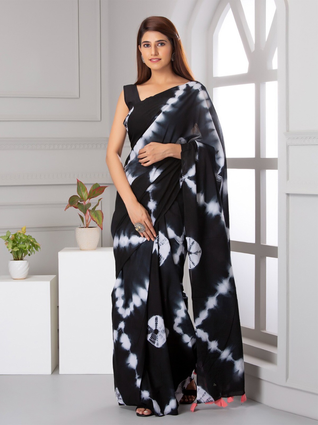 

KIAARON Tie and Dye Pure Cotton Block Print Saree, Black