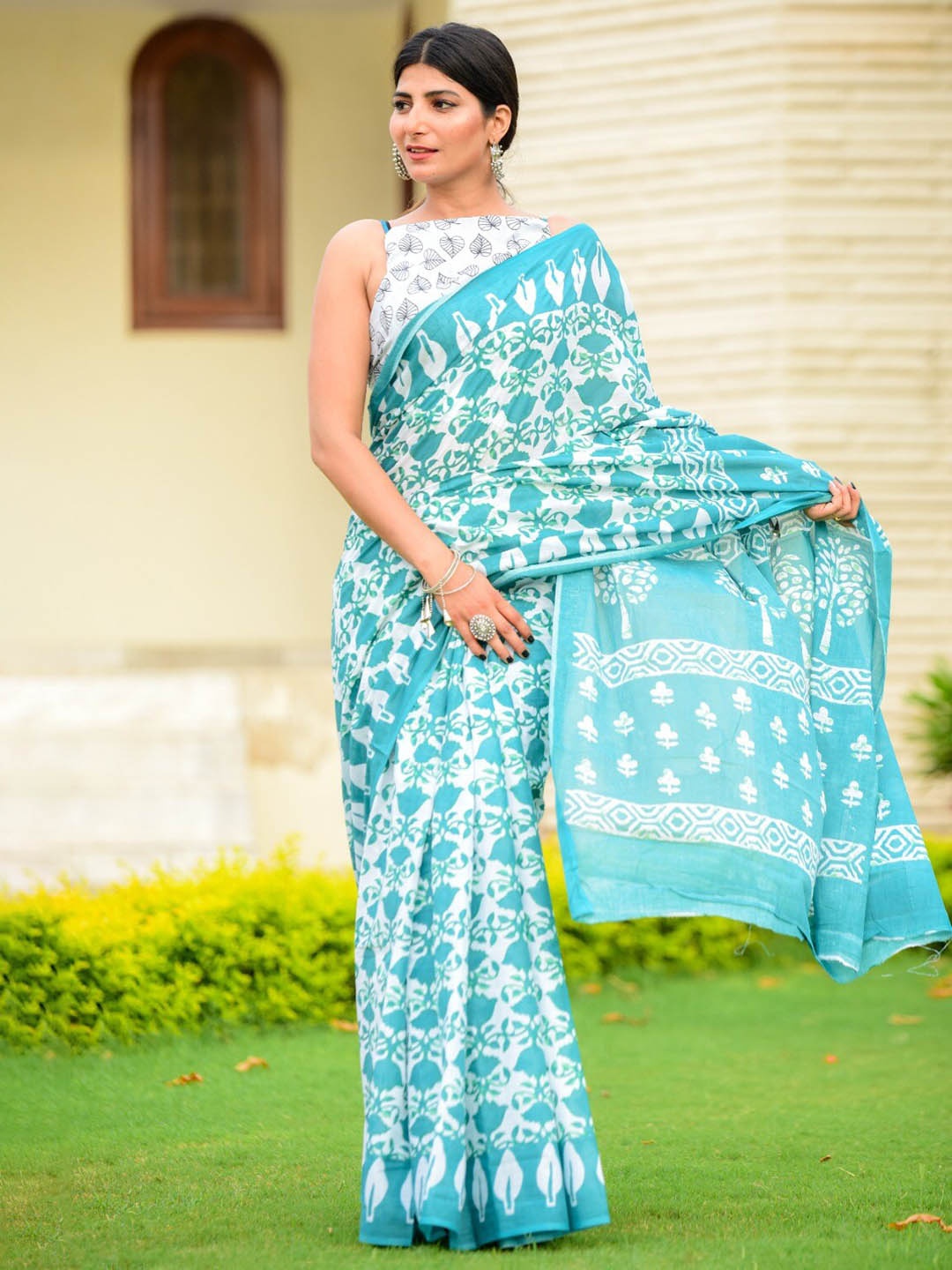 

KIAARON Floral Pure Cotton Block Print Saree, Turquoise blue