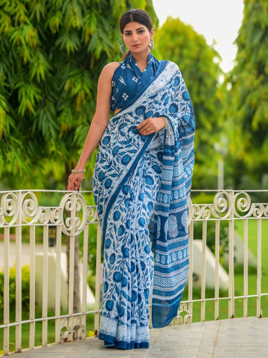 

KIAARON Floral Printed Pure Cotton Block Print Saree, Blue