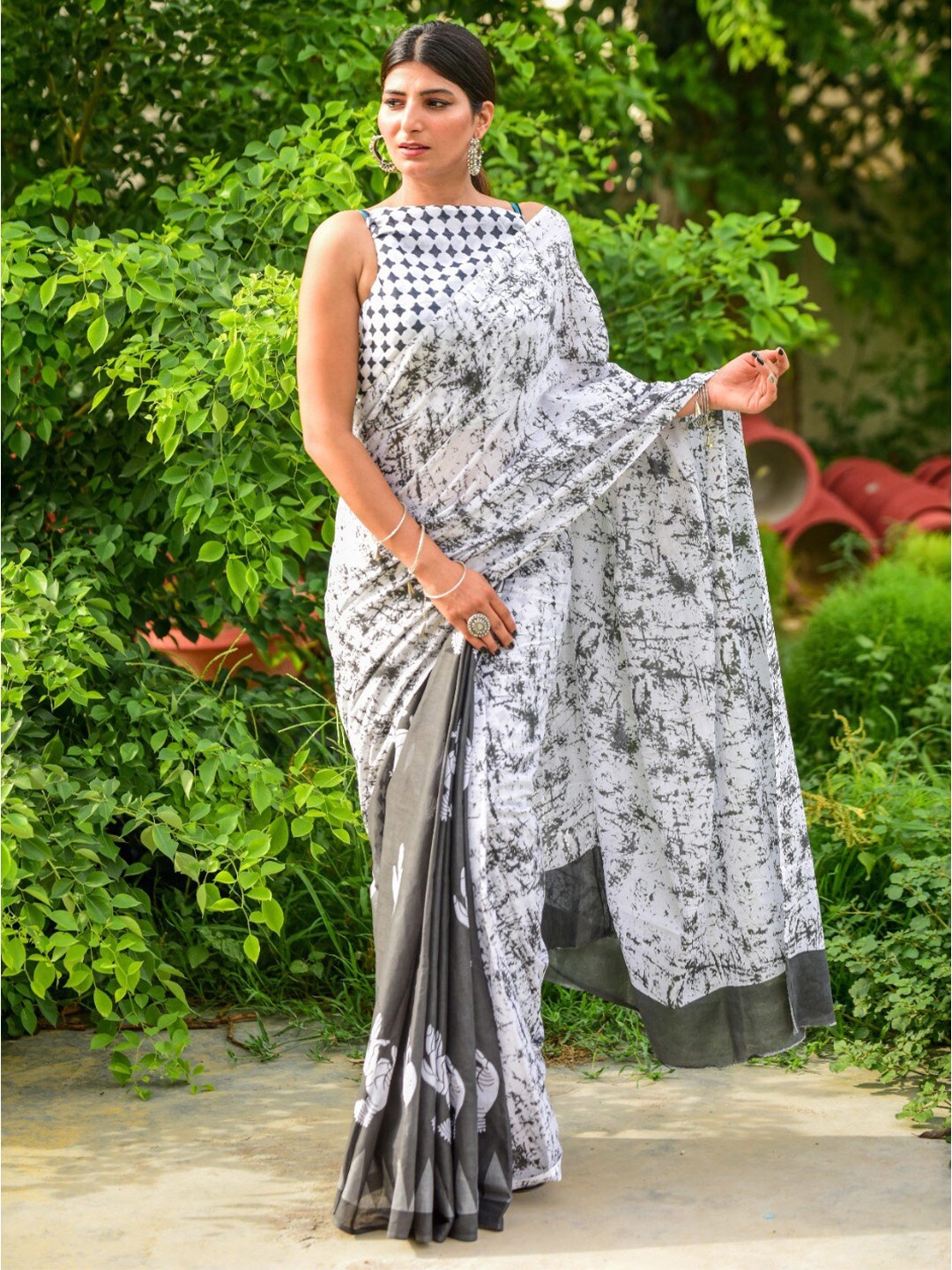 

JALTHER Abstract Printed Pure Cotton Block Print Saree, Grey