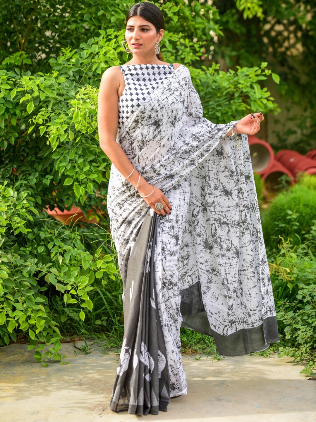 

JALTHER Abstract Printed Pure Cotton Block Print Saree, Grey