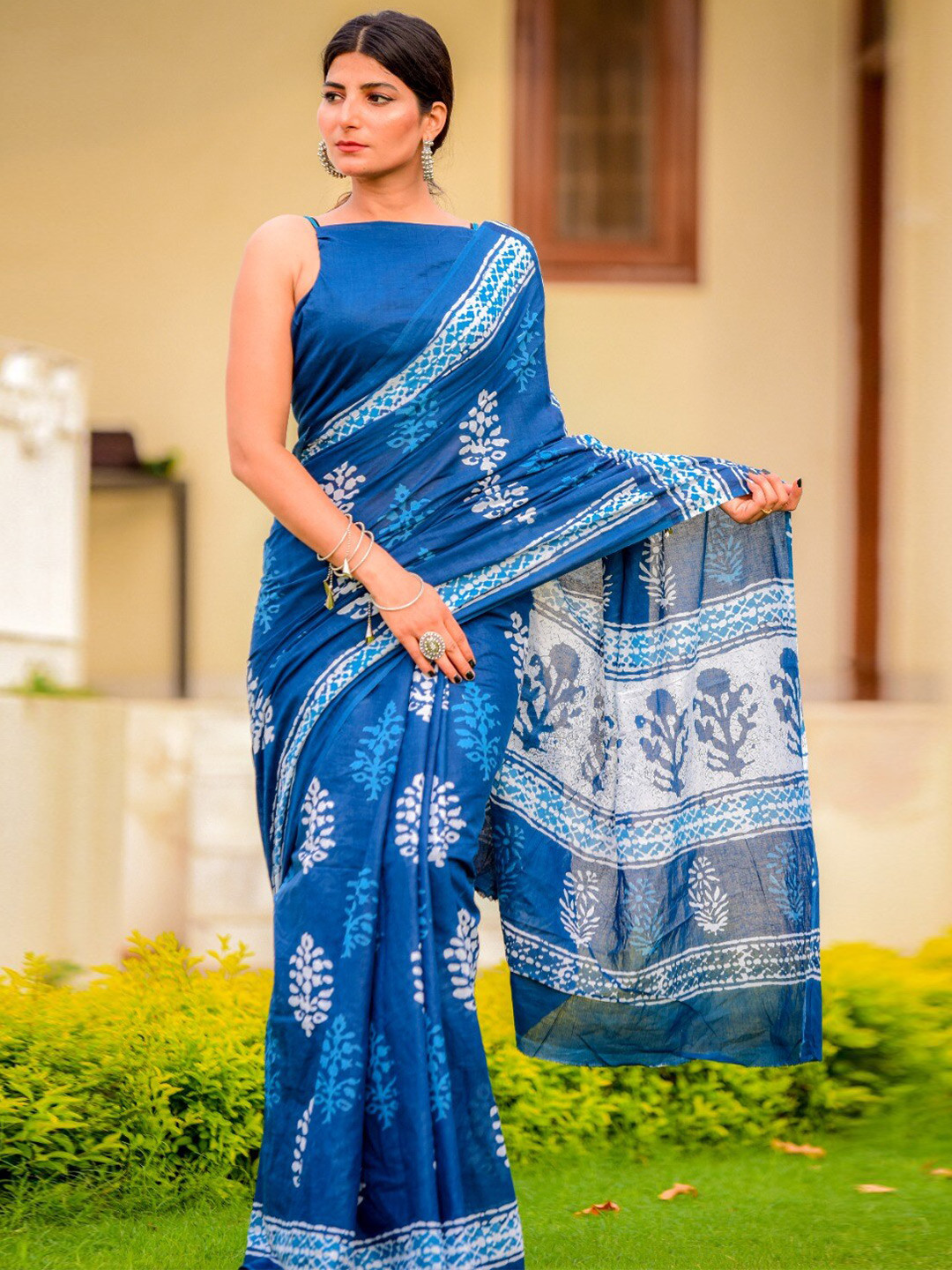 

clothonus Floral Pure Cotton Block Print Saree, Blue