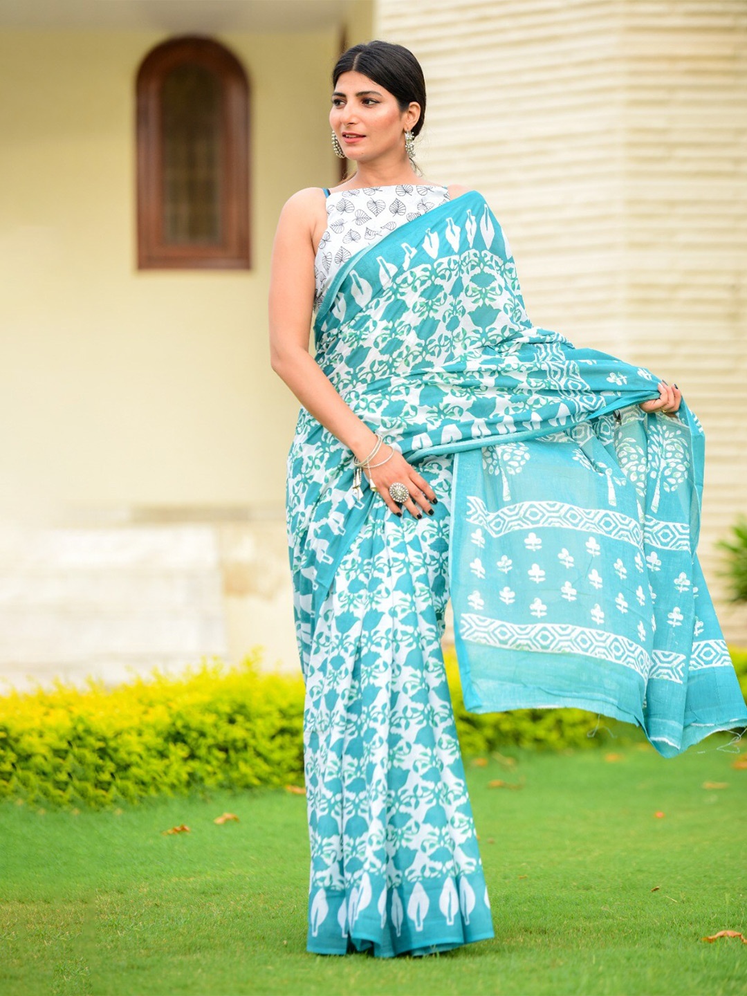 

clothonus Floral Pure Cotton Block Print Saree, Turquoise blue