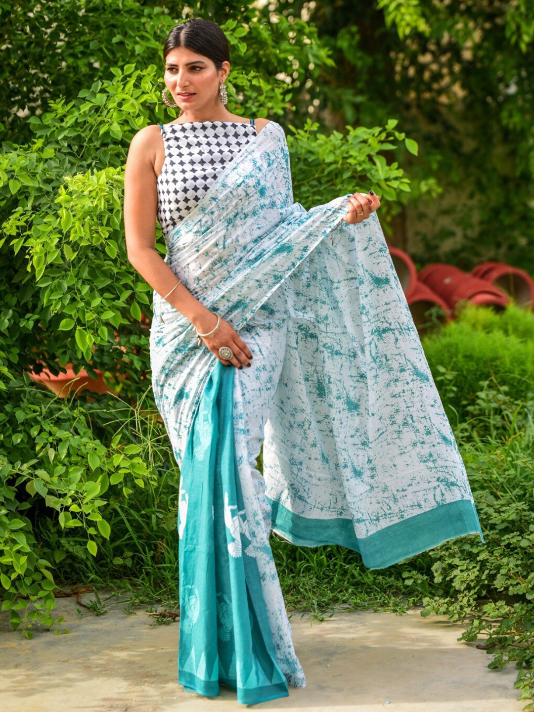 

clothonus Floral Pure Cotton Block Print Saree, Green