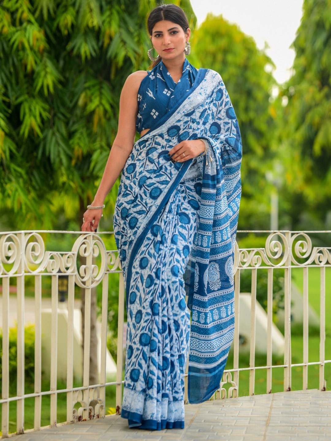 

clothonus Floral Pure Cotton Block Print Saree, Blue