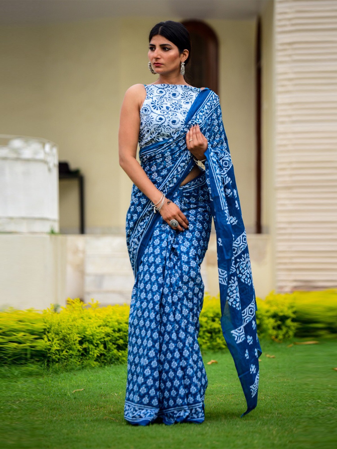 

TROPWEAR Pure Cotton Floral Block Print Saree, Blue