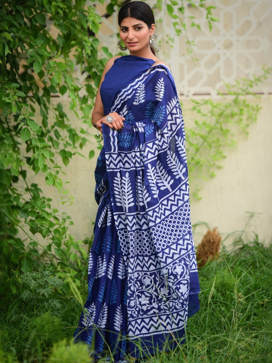 

TROPWEAR Floral Pure Cotton Block Print Saree, Blue