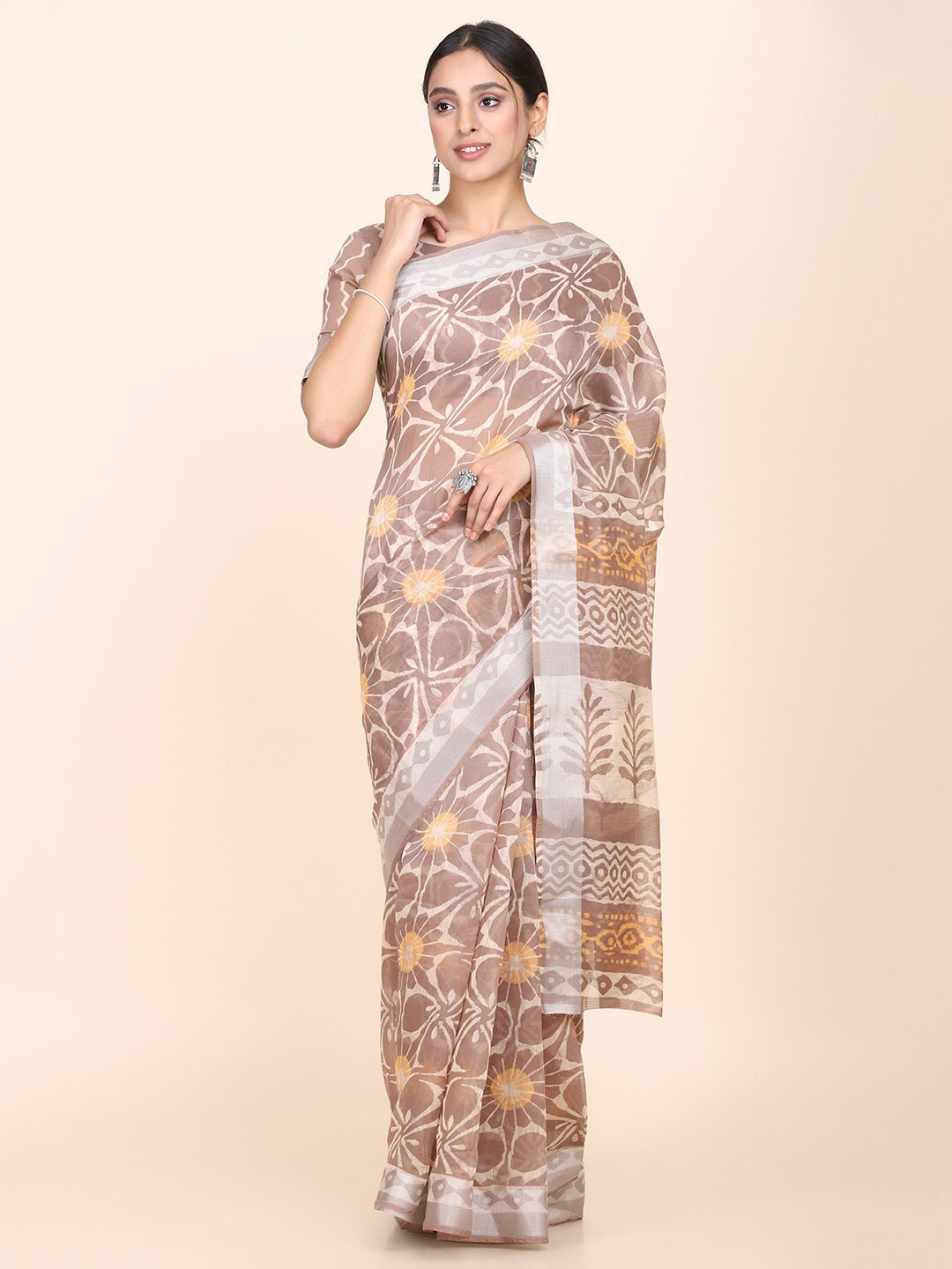 

Shaily Floral Printed Saree, Brown