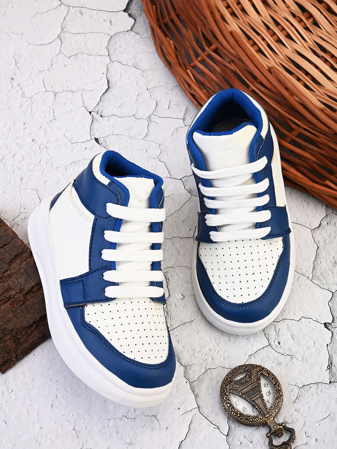

BAESD Kids Colourblocked Lightweight Round Toe Sneakers, Blue