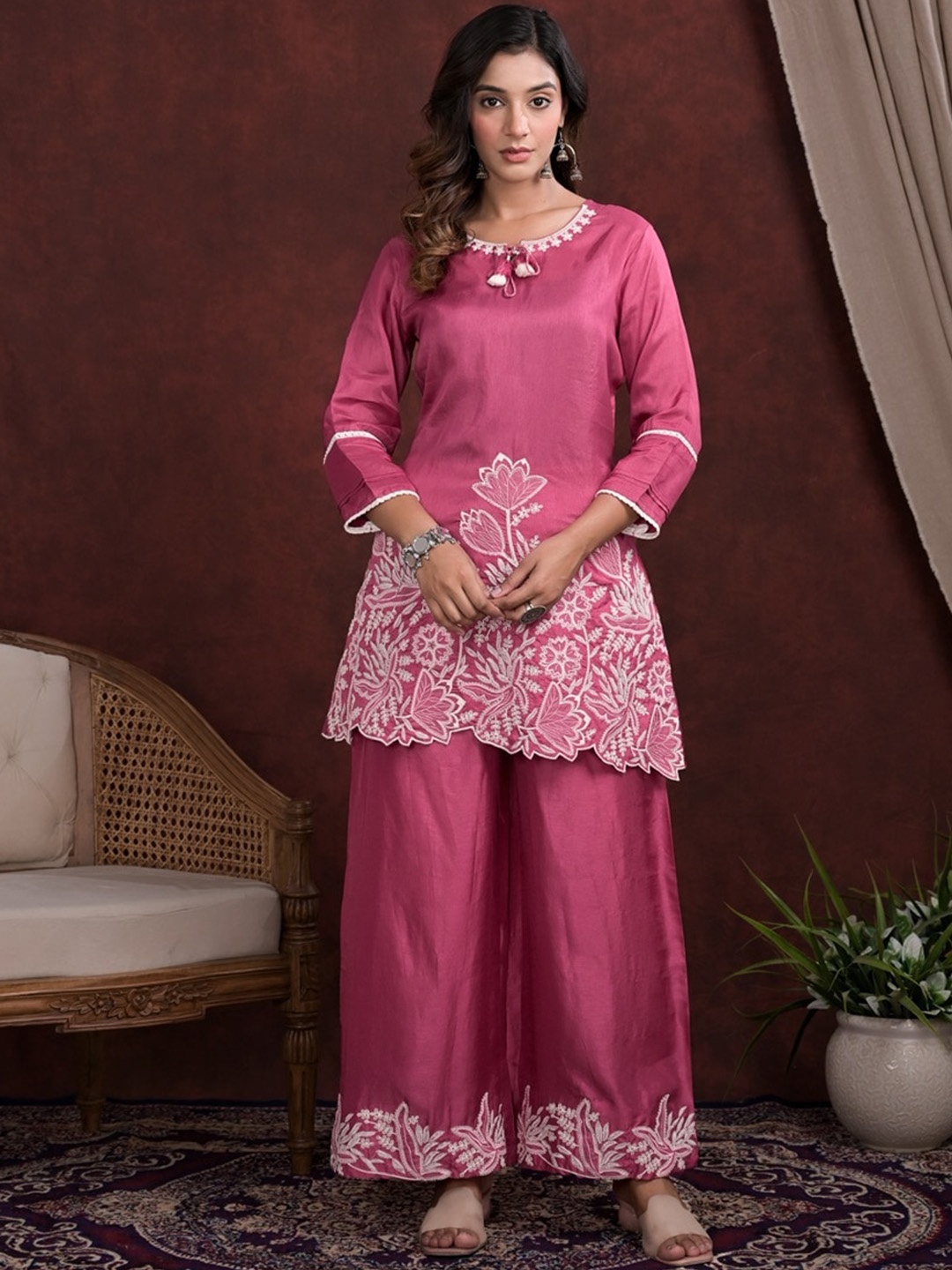 

Advya Floral Embroidered Regular Thread Work Pure Silk Kurta with Palazzos, Pink