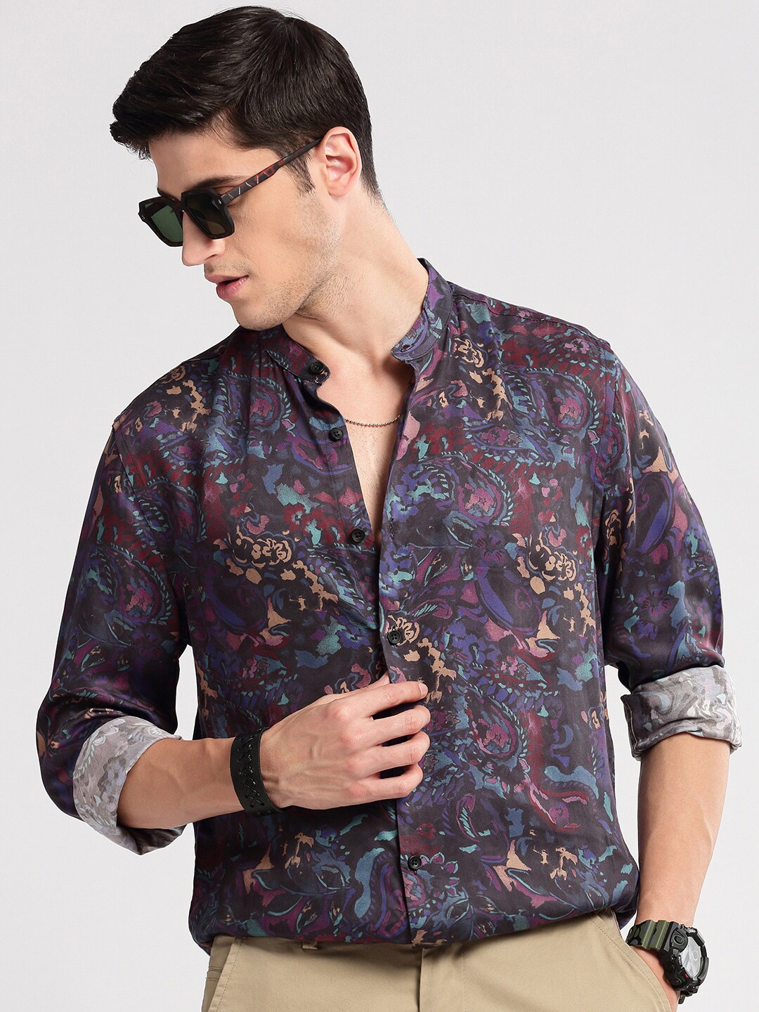 

SHOWOFF Standard Slim Fit Floral Printed Mandarin Collar Casual Shirt, Navy blue