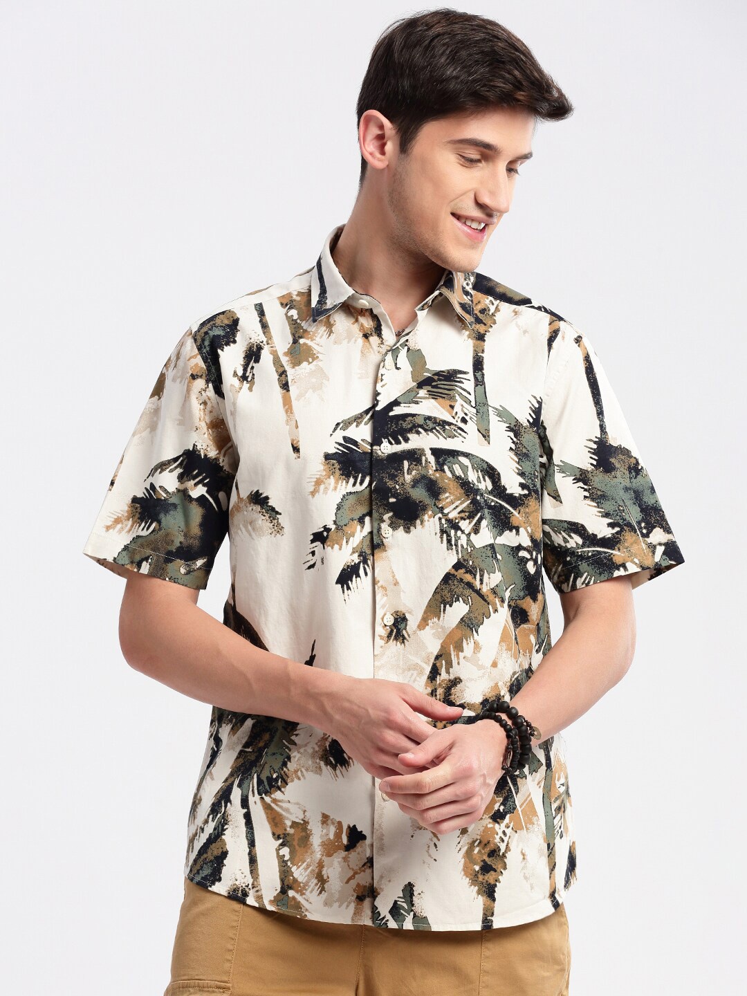 

SHOWOFF Standard Slim Fit Floral Printed Spread Collar Twill Cotton Casual Shirt, Cream