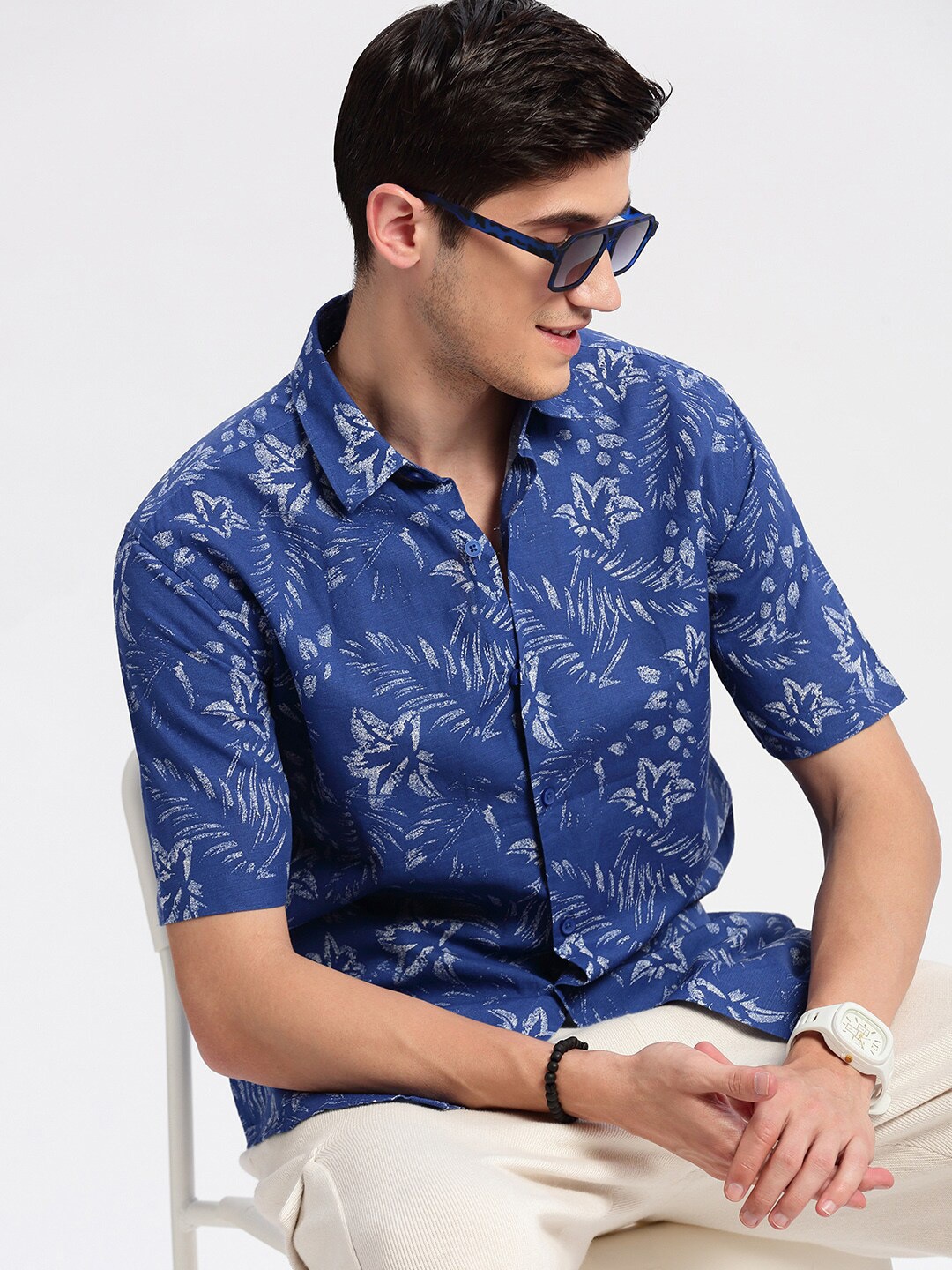 

SHOWOFF Standard Slim Fit Floral Printed Spread Collar Chambray Cotton Casual Shirt, Blue