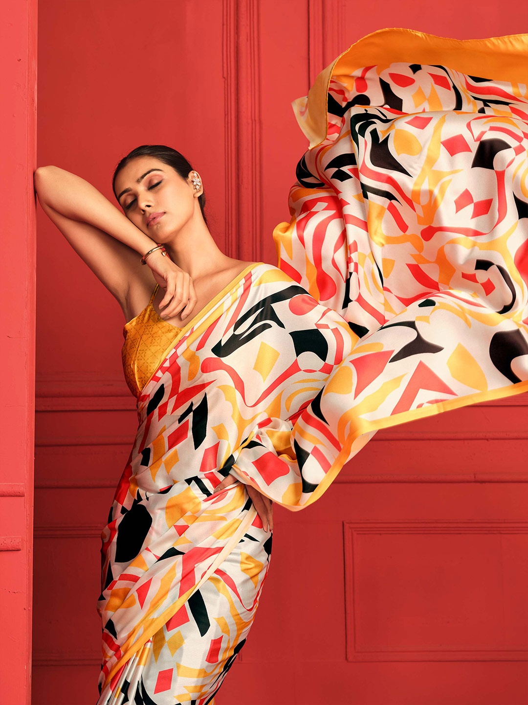 

Sangria White & Yellow Abstract Printed Satin Saree