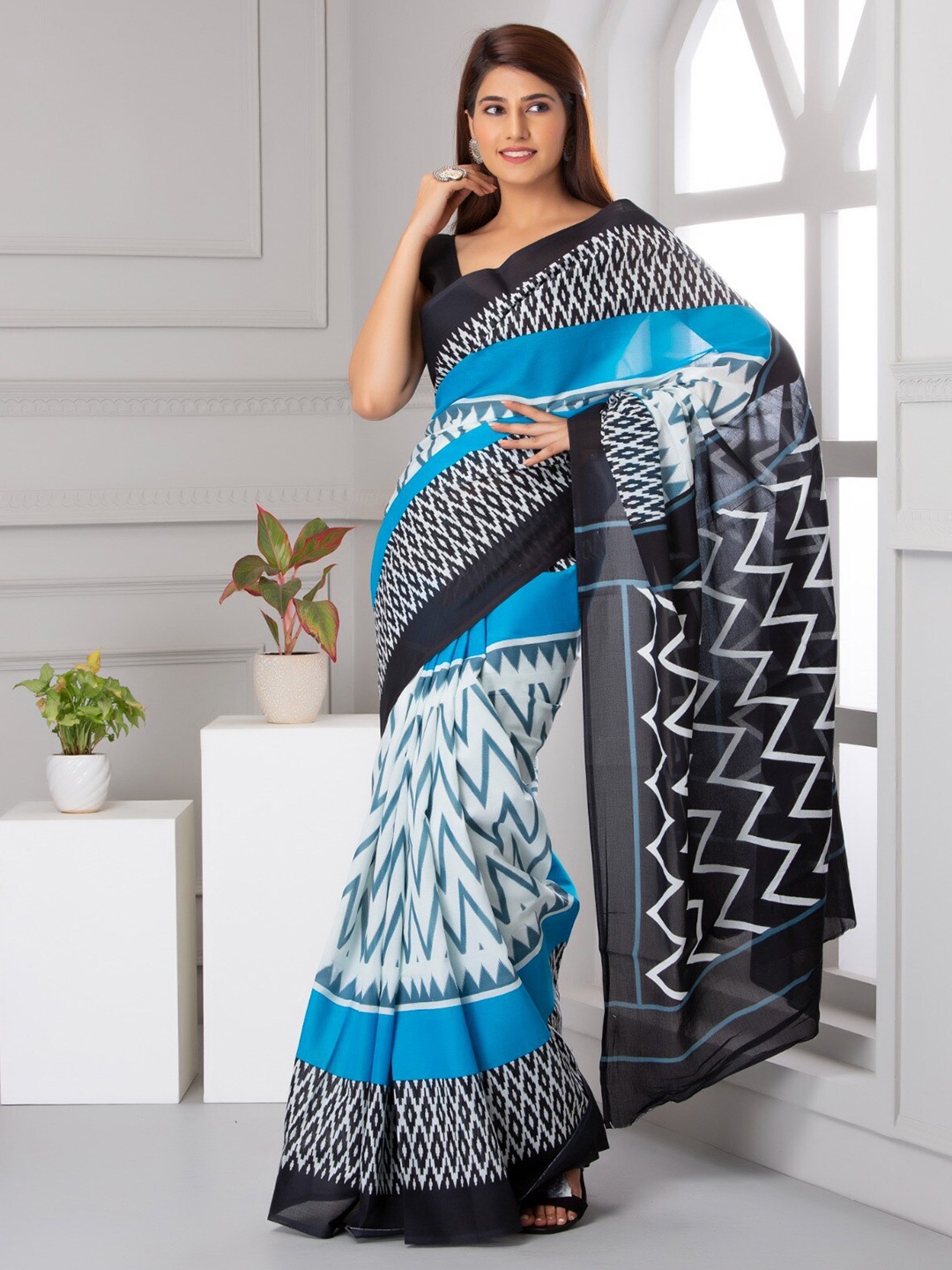 

TROPWEAR Pure Cotton Block Print Saree, Blue