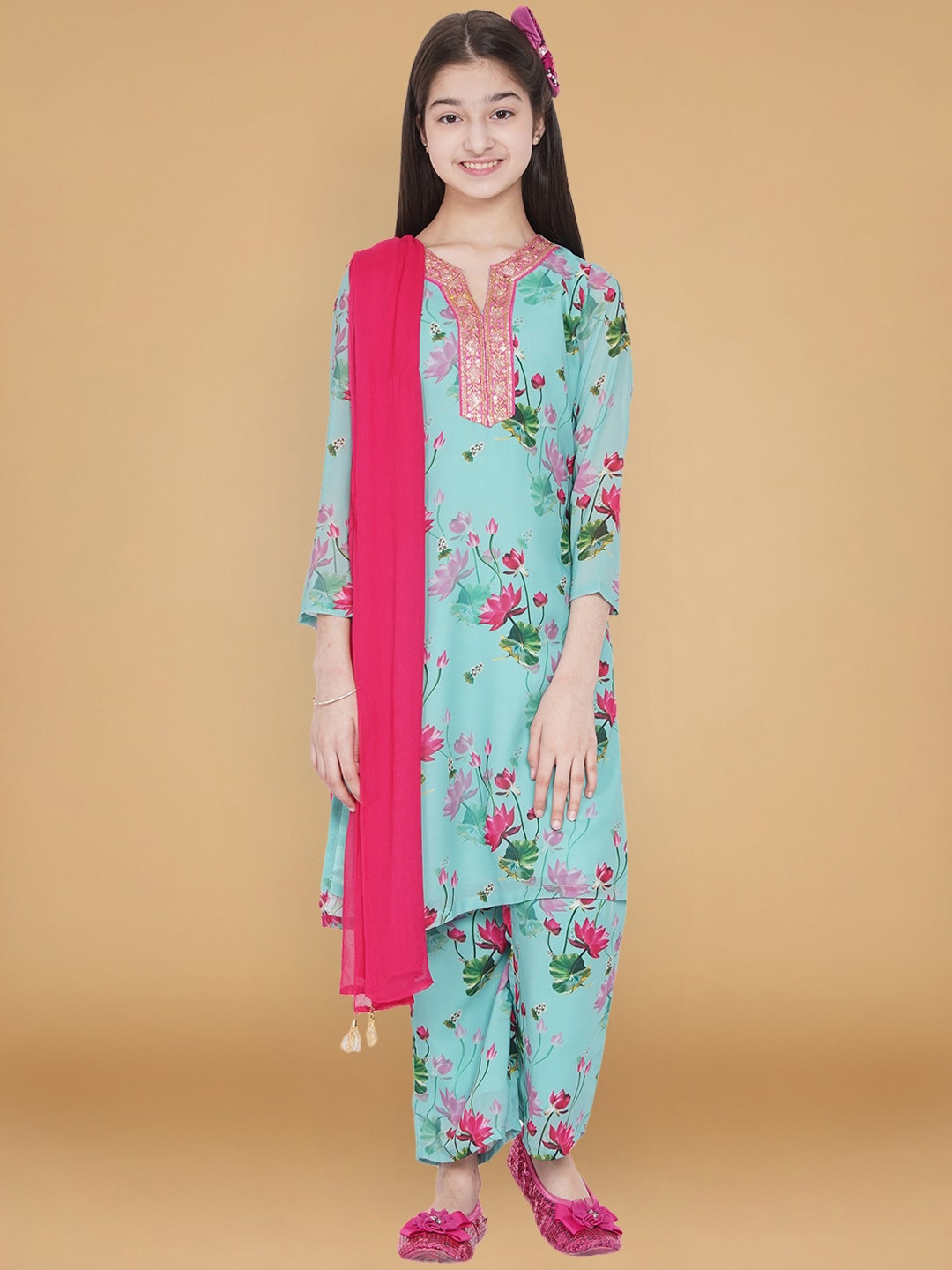 

Aks Kids Girls Floral Printed Regular Kurta With Trousers & Dupatta, Blue