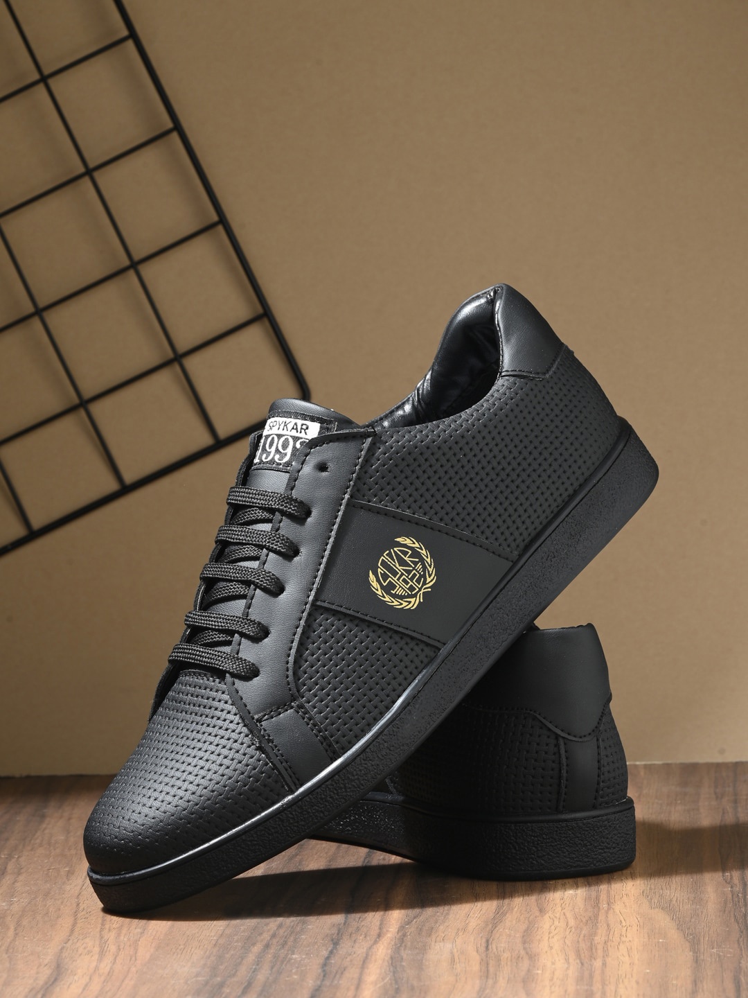

SPYKAR Men Textured Comfort Insole Sneakers, Black
