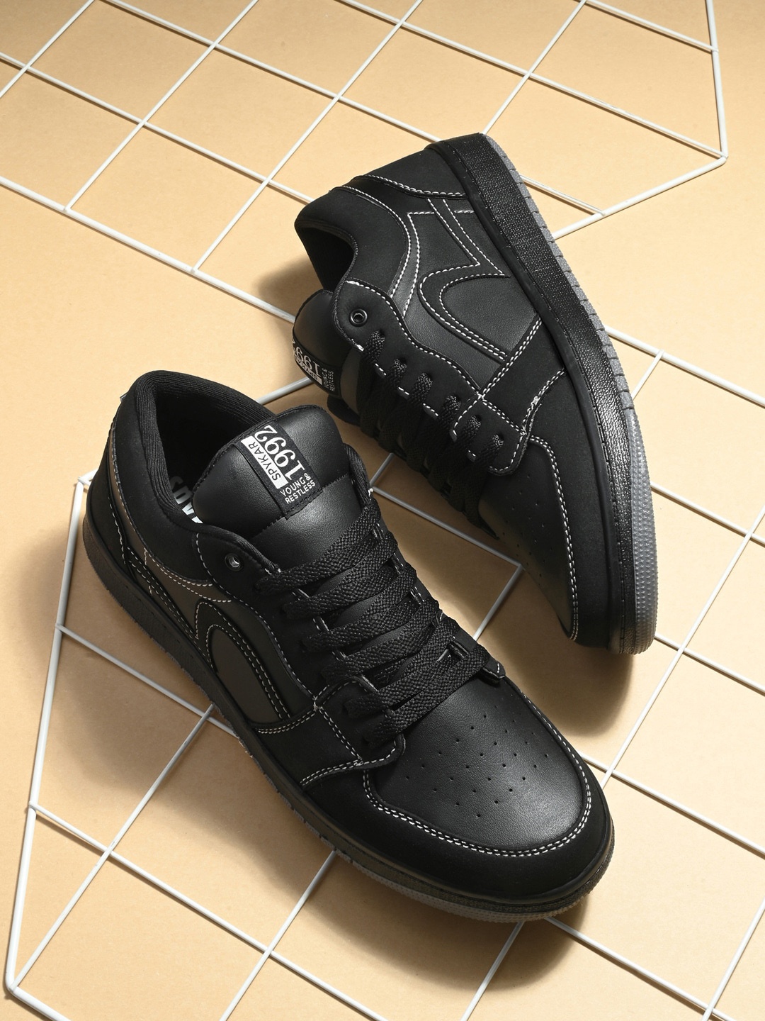 

SPYKAR Men Comfort Insole Lace Up Sneakers, Black