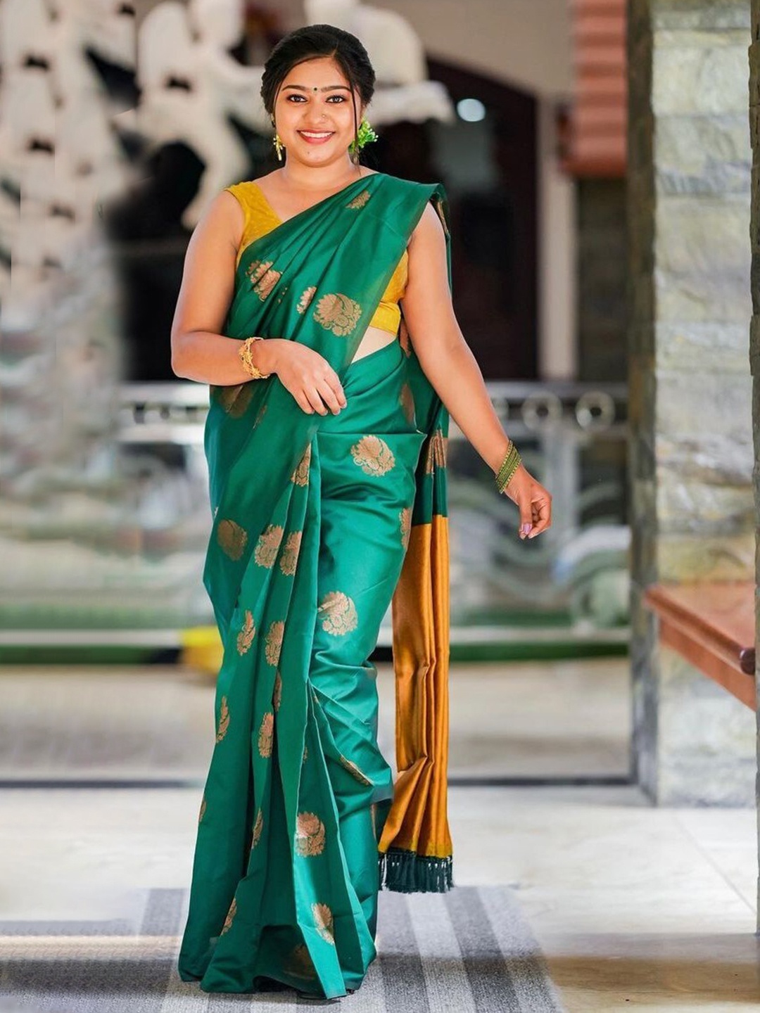 

TIEXA Woven Design Zari Pure Silk Banarasi Saree with Tassels, Green