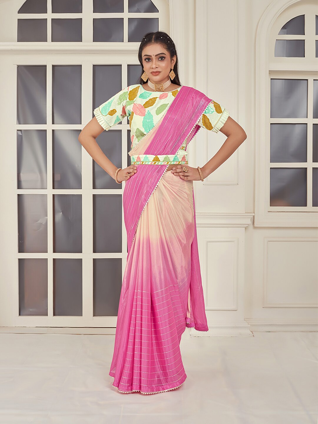 

Pionex Embellished Ombre Saree, Pink
