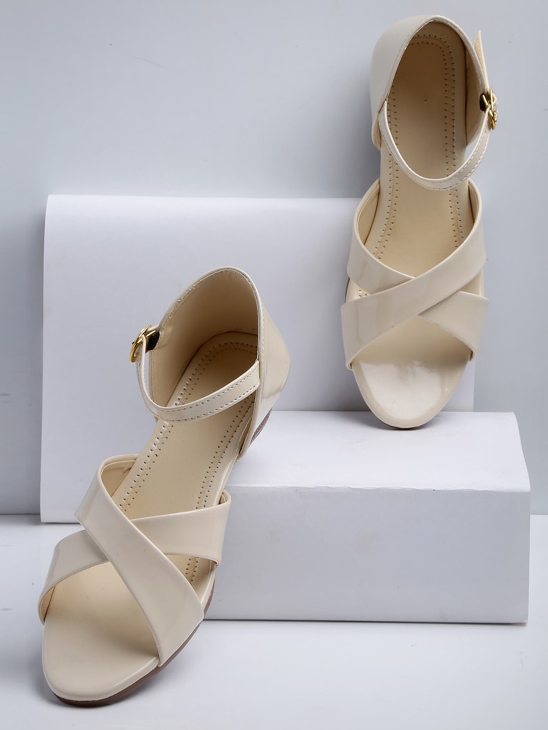 

DEAS Open Toe Flats, Cream