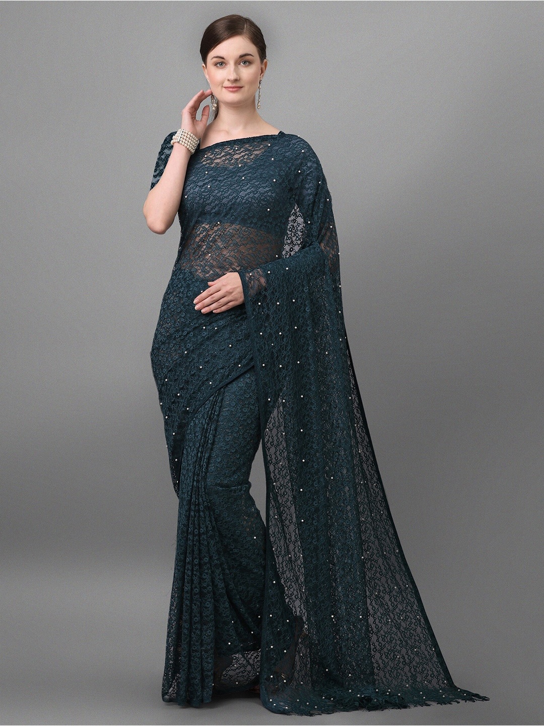 

VEDANT VASTRAM Embellished Beads and Stones Net Saree, Green