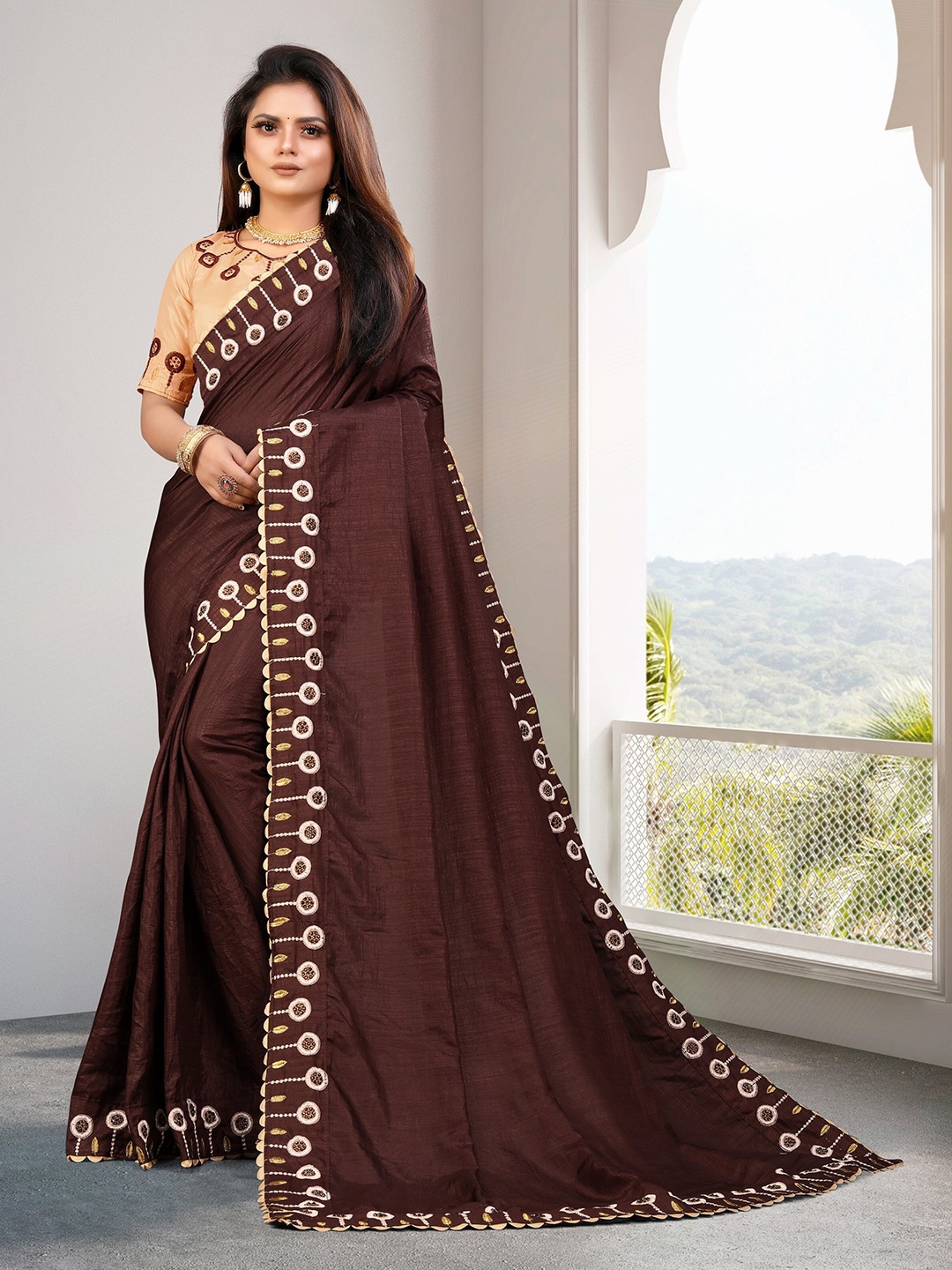 

VEDANT VASTRAM Floral Embroidered Saree, Brown